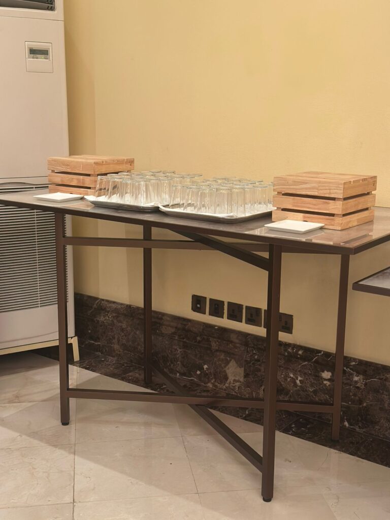 Banquet Tables to Shangri-La Hotel
