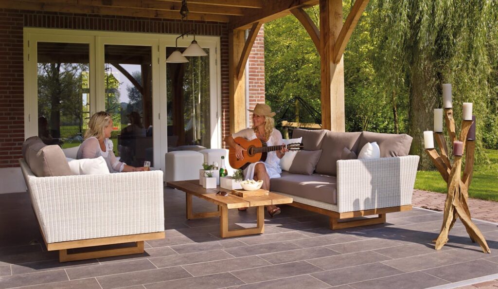Outdoor Furniture for Hotels & Cafés in UAE