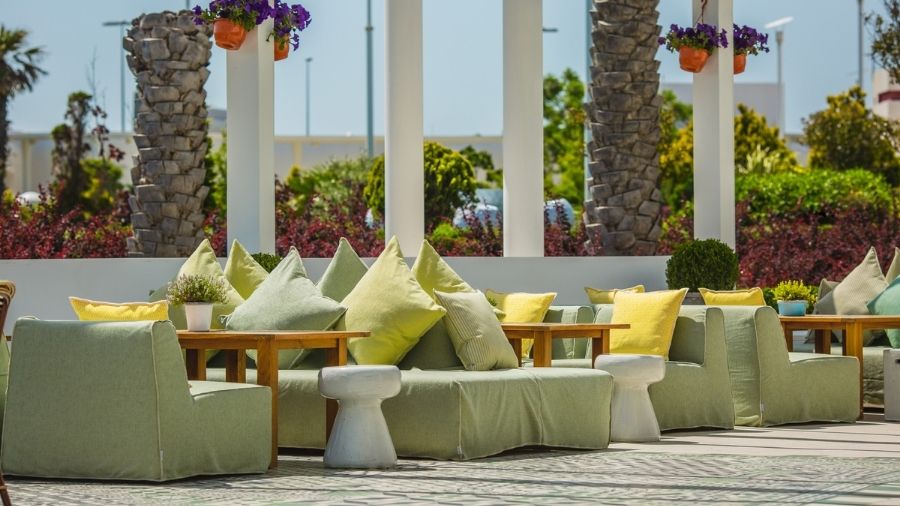 Choosing the Right Outdoor Furniture Supplier in UAE