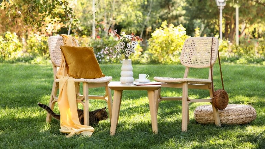 Factors to Consider When Choosing Outdoor Furniture For Hotels, Cafes, Pools, and Gardens in UAE