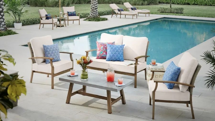 Teak vs. Aluminum Pool Furniture Dubai